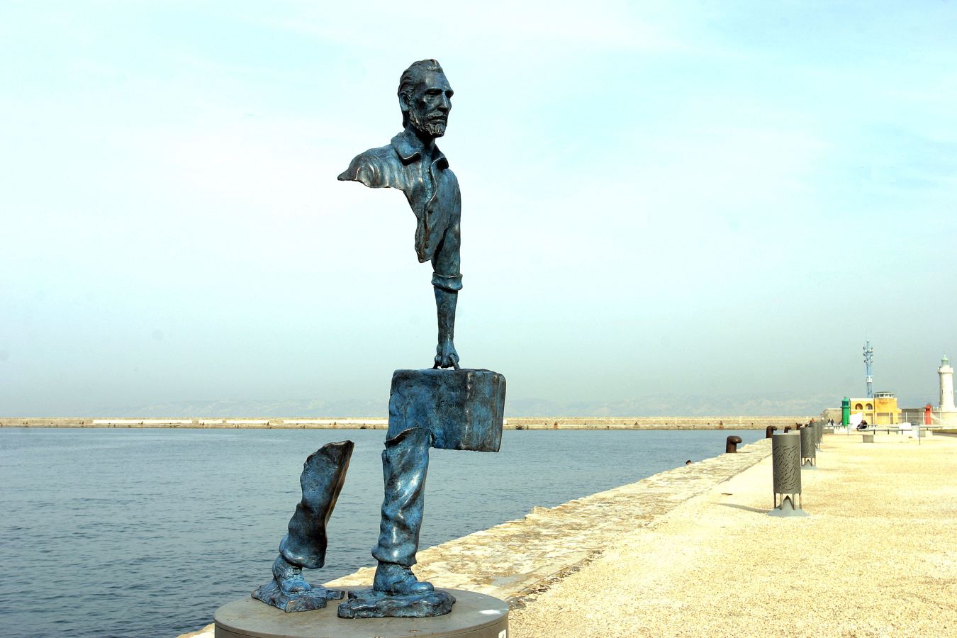 9-Fragmented-travelers-Amazing-sculptures-by-Bruno-Catalano-7.jpg